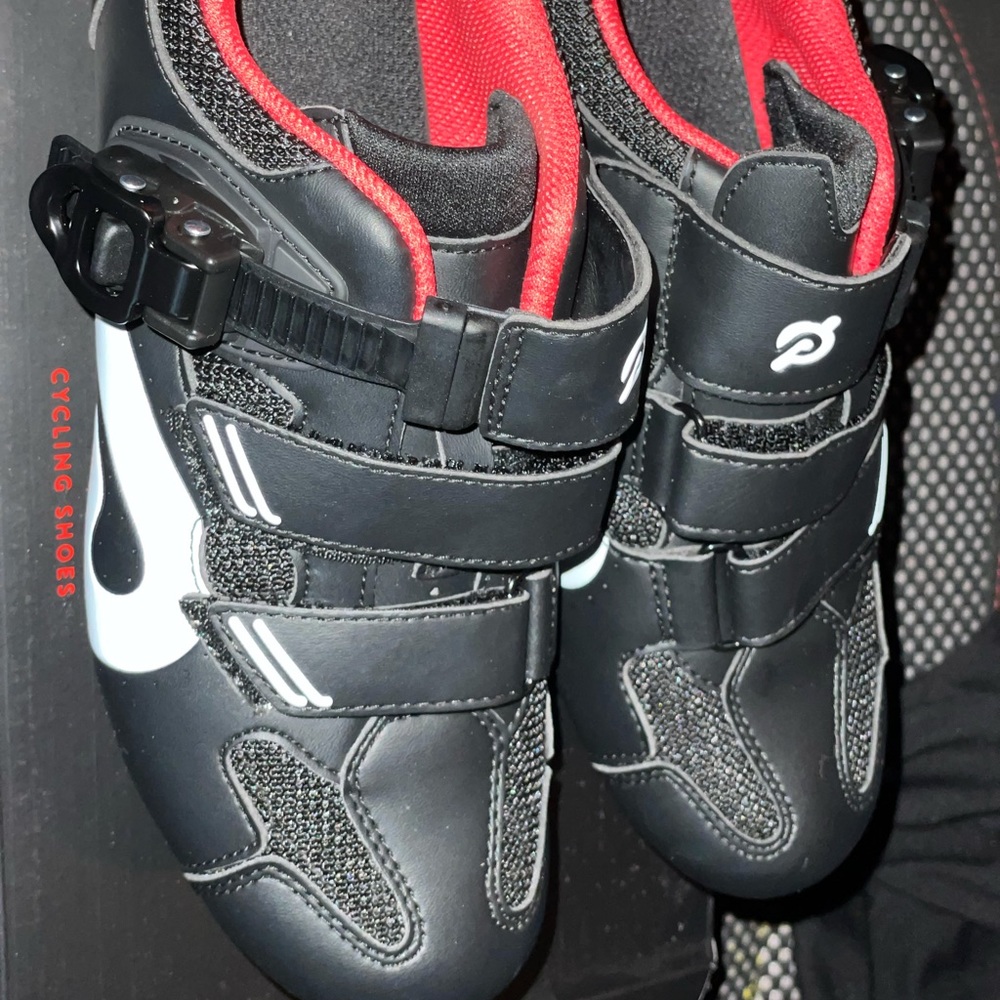 Brand new in box peloton cycling shoes! Size 39 aka women’s size 8